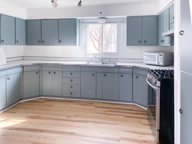 Building Photo - 705 State St