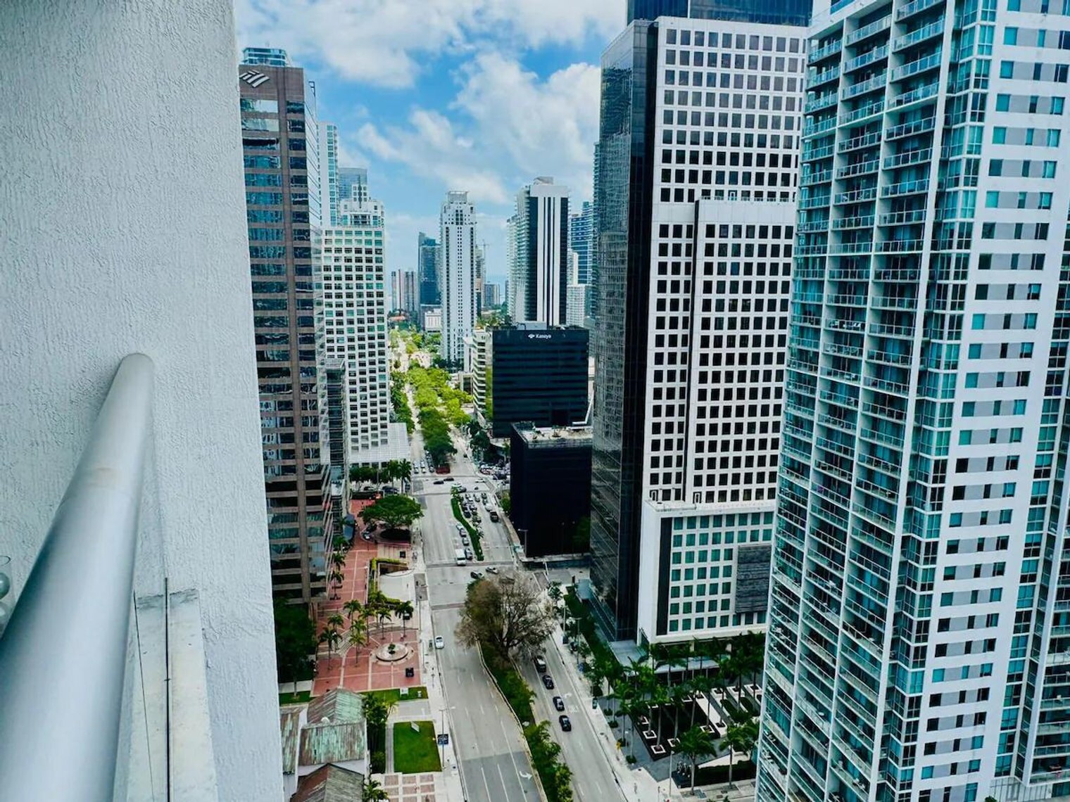 Building Photo - 609 Brickell Ave