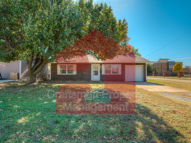 Primary Photo - 224 W 5th St