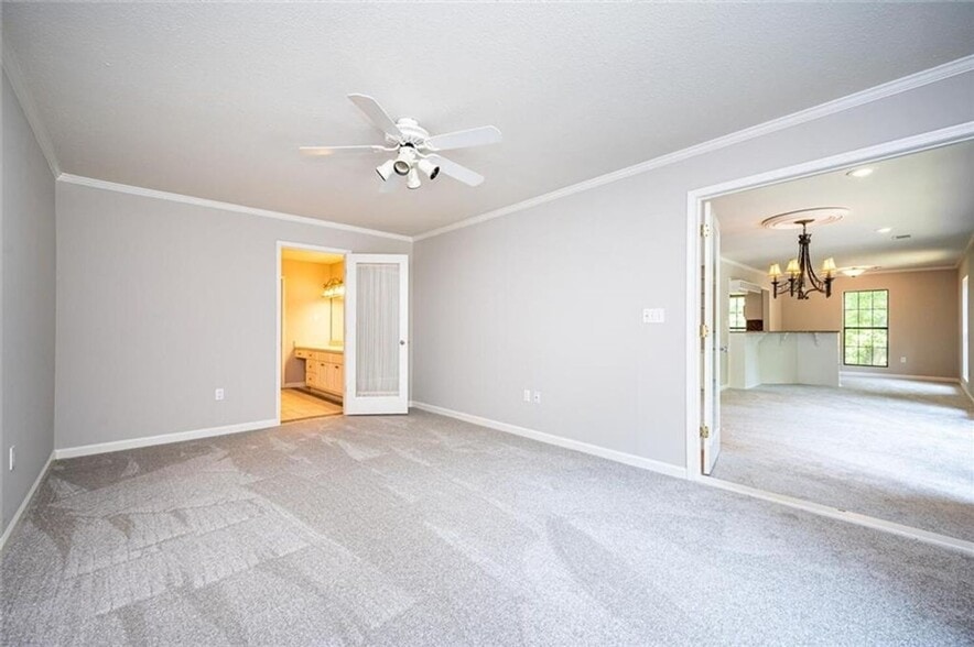 Building Photo - 26202 Plantation Dr NE