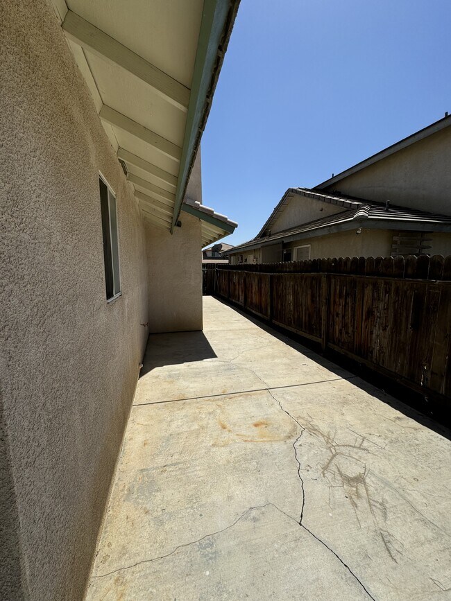 Building Photo - 612 Calle Orlando