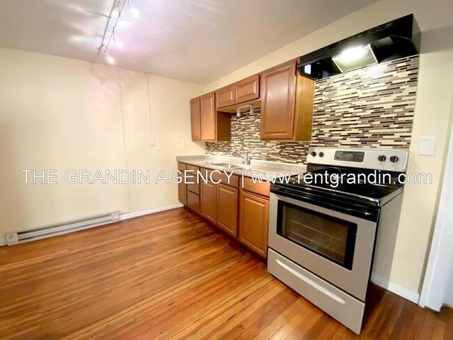 Building Photo - 1306 Patterson Ave SW