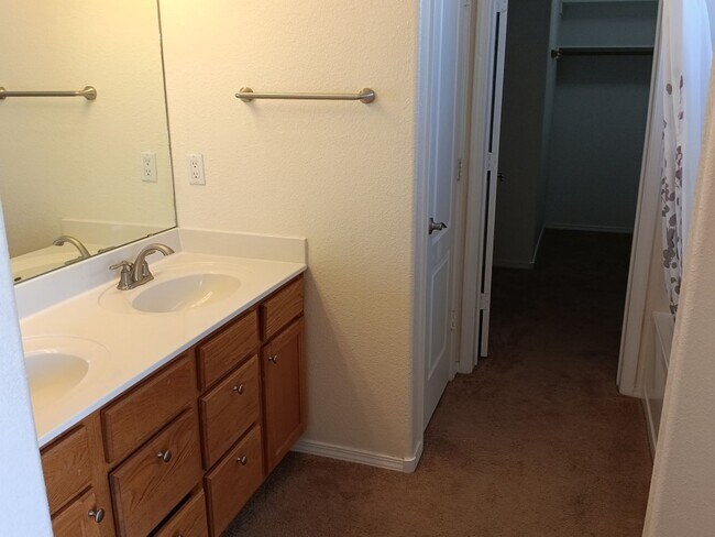 Building Photo - 3 Bedroom, 3 Bathroom Home! Schedule a Showing Today!