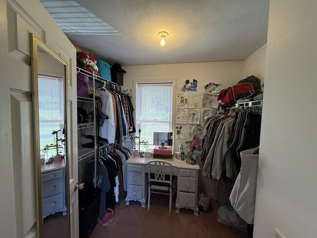 Building Photo - 160 Westview Ln