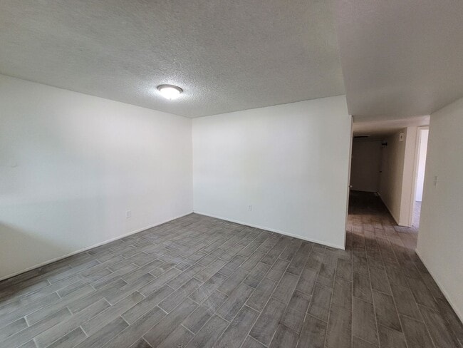 Building Photo - 2630 S Virginia Dr