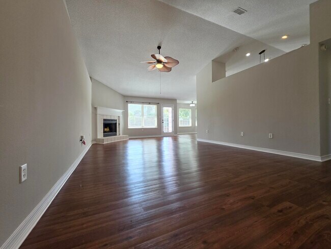 Building Photo - 2295 Heritage Cir