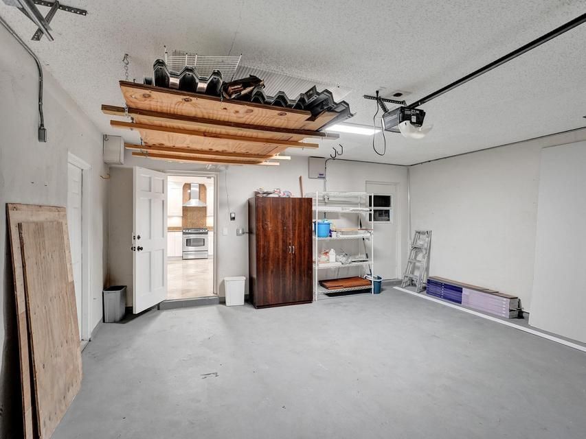Building Photo - 4440 NE 17th Terrace