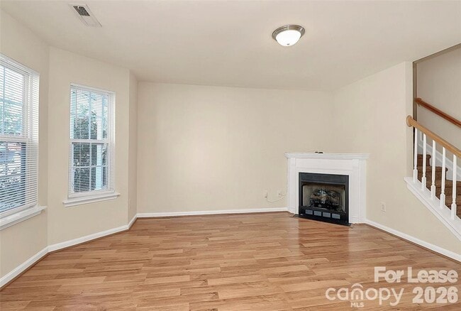 Building Photo - 915 Par One Ct