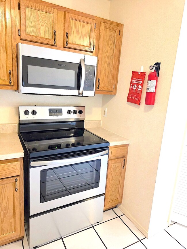 Building Photo - 129 Townsgate Plaza