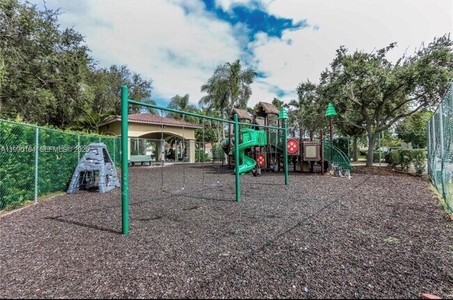 Building Photo - 5350 SW 33rd Ave