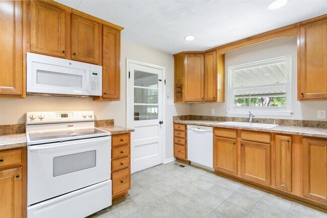 Building Photo - 208 Longhill Rd