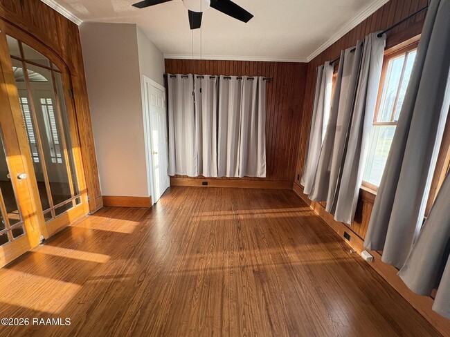 Building Photo - 208 St Anne St