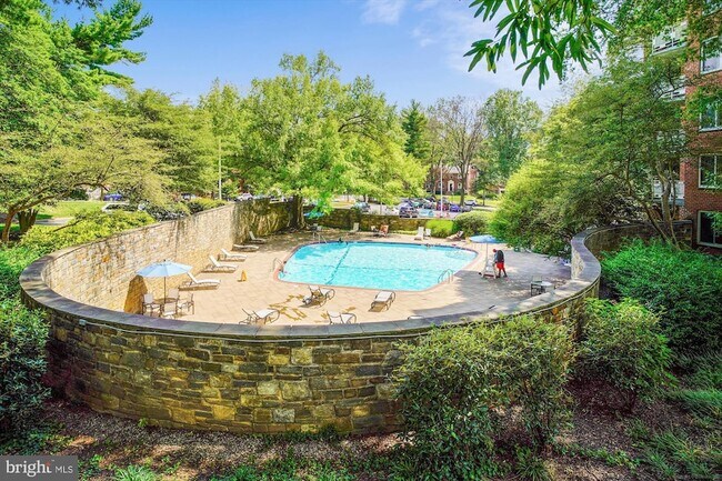 Building Photo - 4000 Tunlaw Rd NW