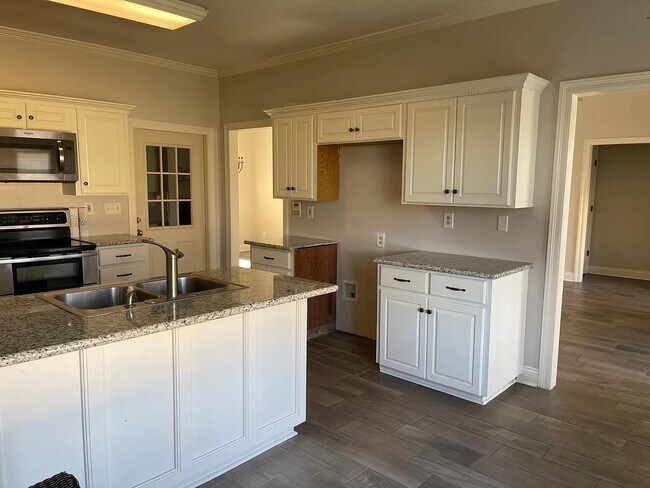 Building Photo - 232 Shadowbrush Bnd