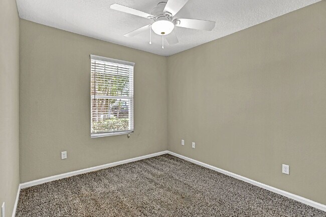 Building Photo - Like new 4 bedroom 2 bath home for rent.