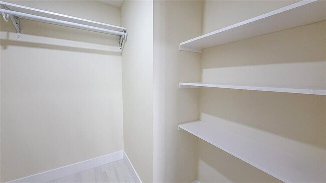 Building Photo - 1 Beach Dr SE