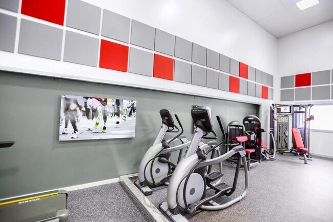 Building Photo - 4308 Chesapeake Dr