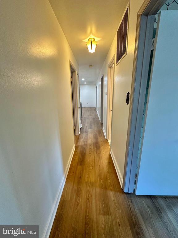 Building Photo - 12204 Oakwood Dr