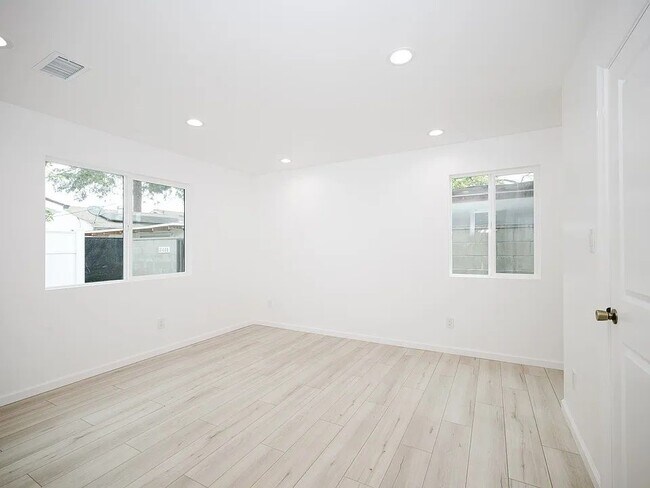 Building Photo - 21028 Ingomar St