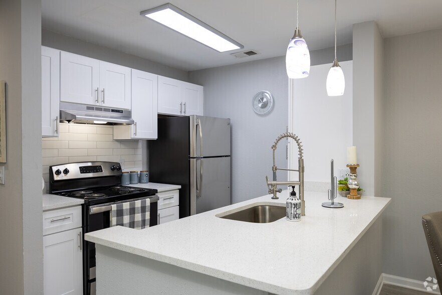 2BR, 2BA - 1,080SF - Kitchen - Wood Terrace