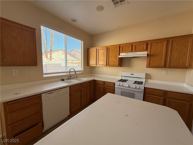 Building Photo - 9950 Shadow Grove Ave