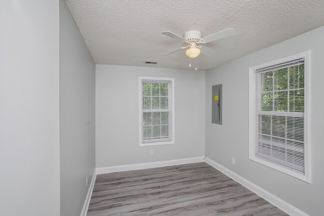 Building Photo - 513 Wilmette Rd