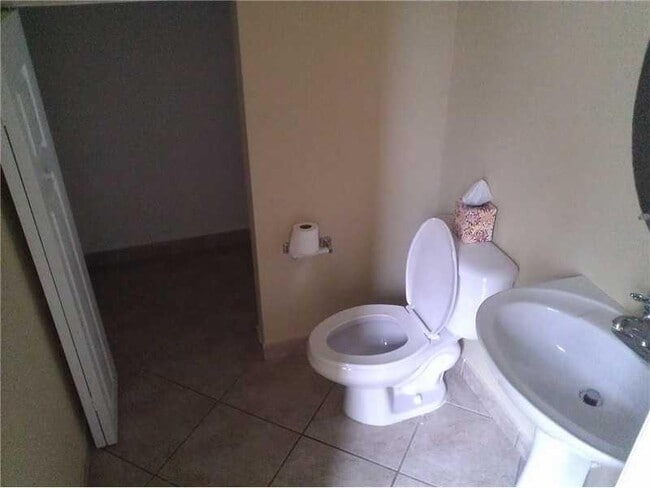 Building Photo - 6920 Julia Gardens Dr