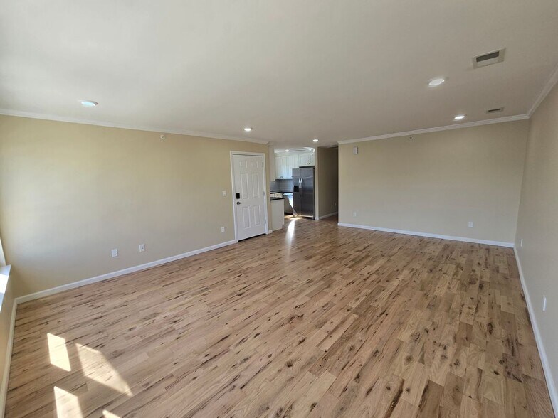 Building Photo - 53 Philip Pl