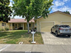Building Photo - Remodeled Beautiful 2 Bedroom Senior Duple...