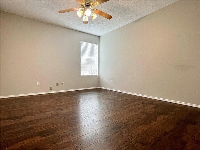 Building Photo - 2625 Lake Meadow Dr