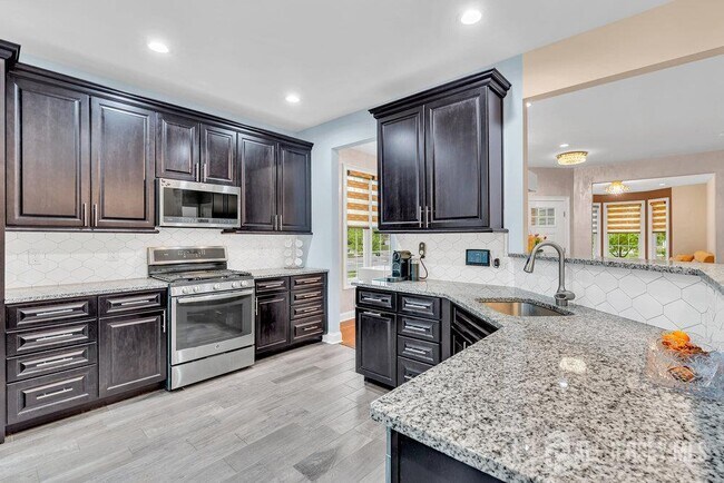 Building Photo - 47 McCormick Ave N