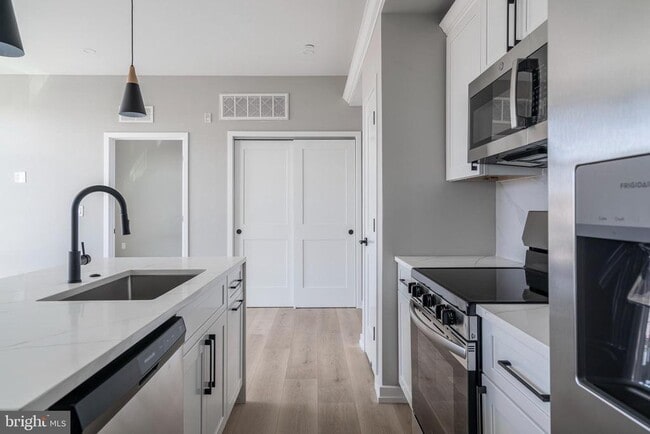 Building Photo - 2401 Washington Ave