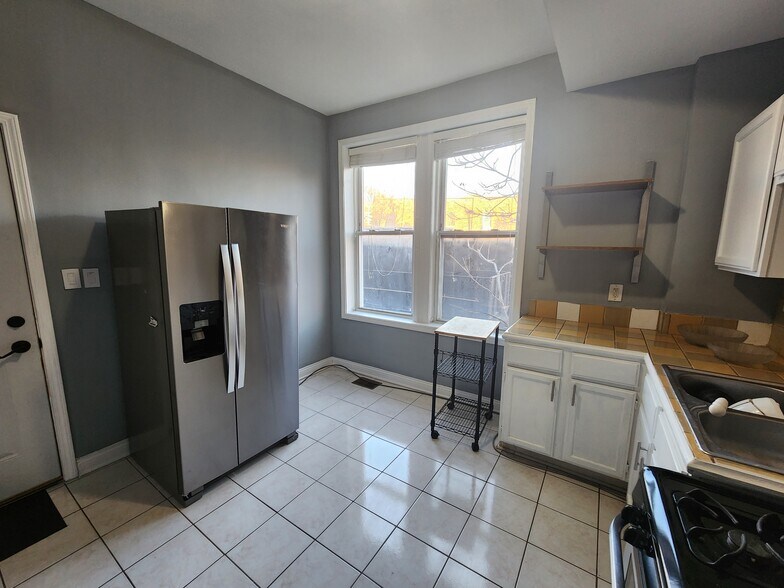 Building Photo - 4909 W Roosevelt Rd