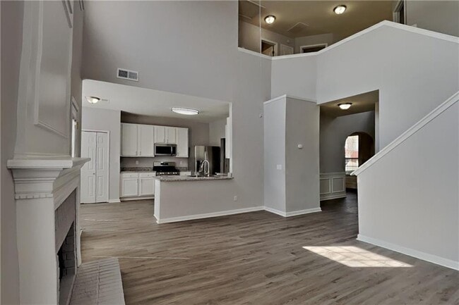 Building Photo - 1675 Huntcrest Park SW