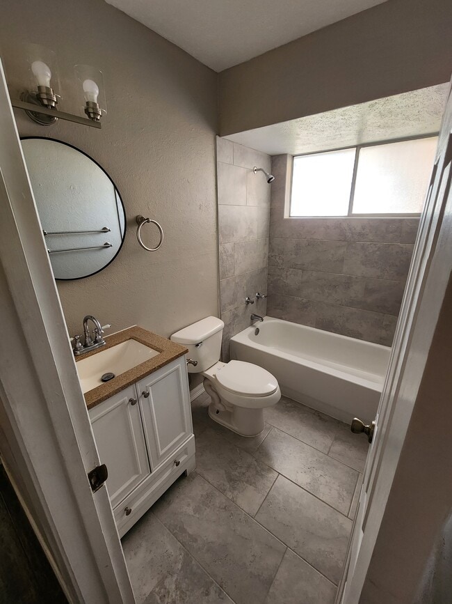 Hall Bathroom - 5109 Bastille Ave