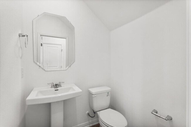 Building Photo - 5800 Beverly Pr Rd