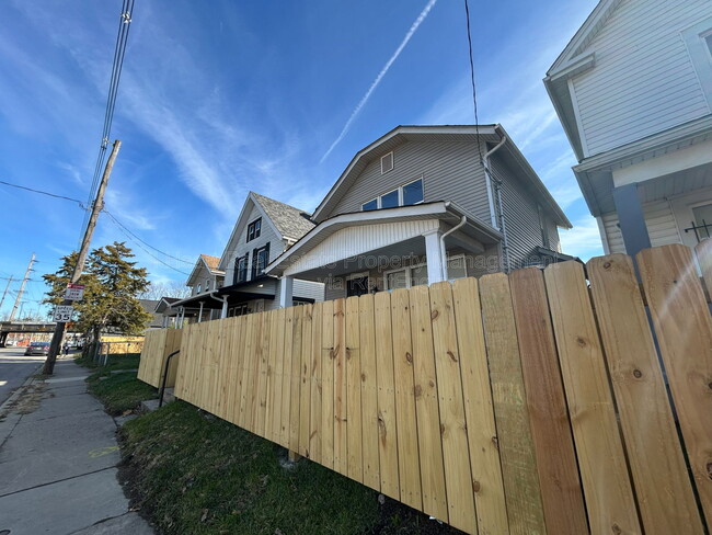 Building Photo - 1215 Sullivant Ave