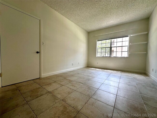 Building Photo - 820 Cypress Park Way