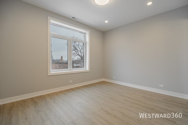 Building Photo - 3738 S Calumet Ave