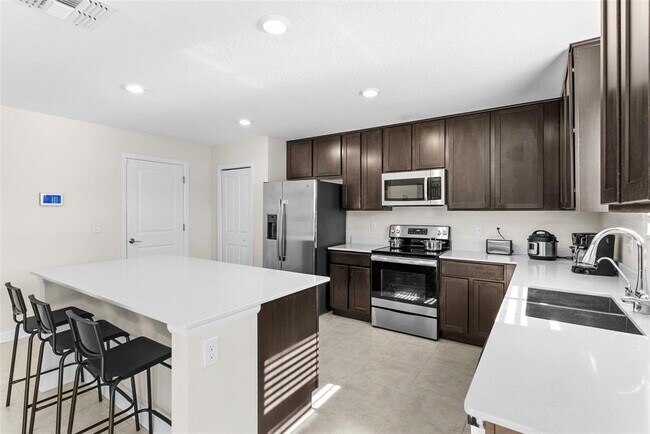 Building Photo - 740 Simone Ct