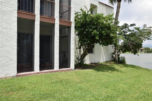 Building Photo - 528 Orange Dr