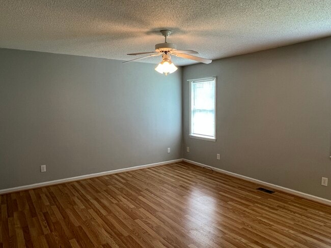 Building Photo - 87 Willow Pond Ct