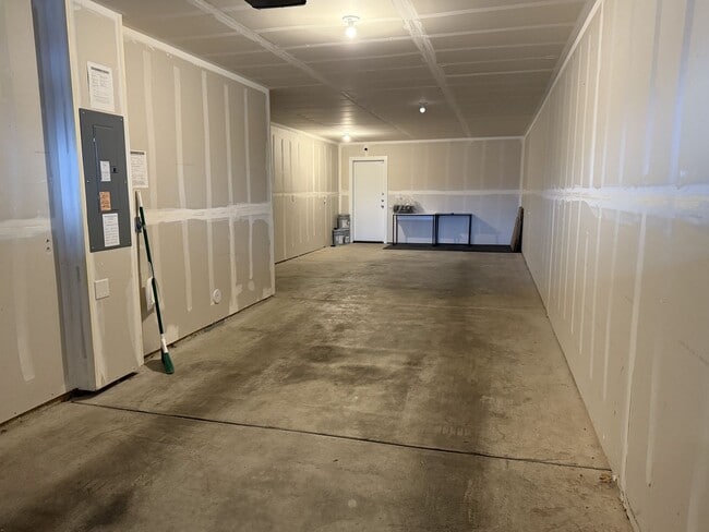 Building Photo - Modern 3BD/3BTH Home for Lease ~ Small Pet Friendly!