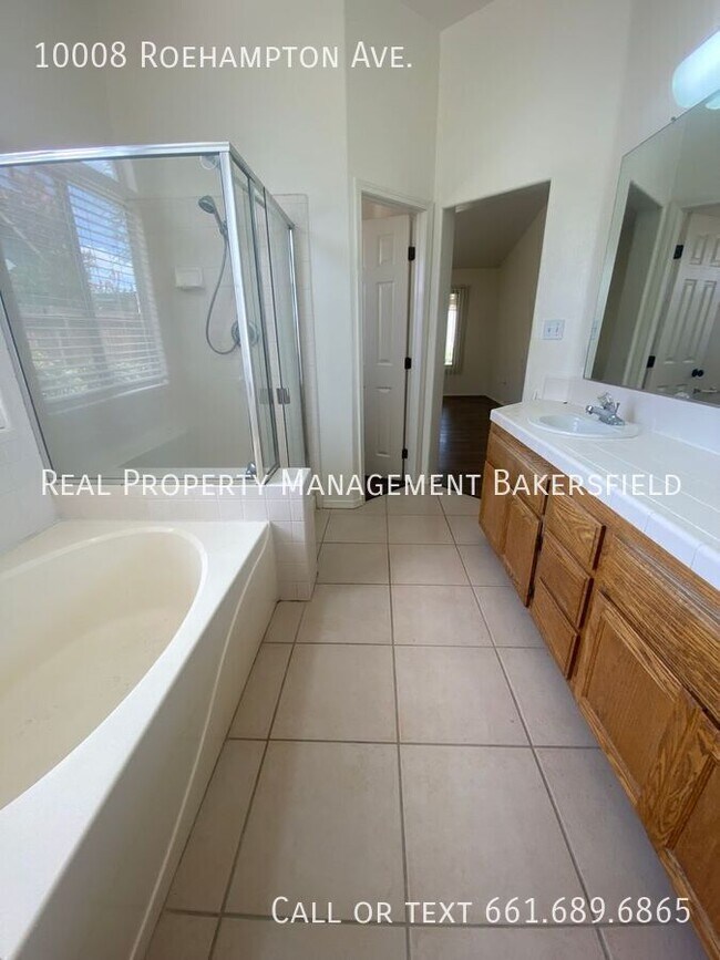 Building Photo - 10008 Roehampton Ave