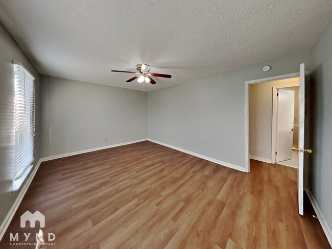 Building Photo - 5214 Amberwood Cir