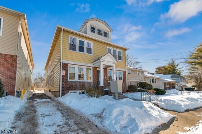 Building Photo - 918 Pennington St