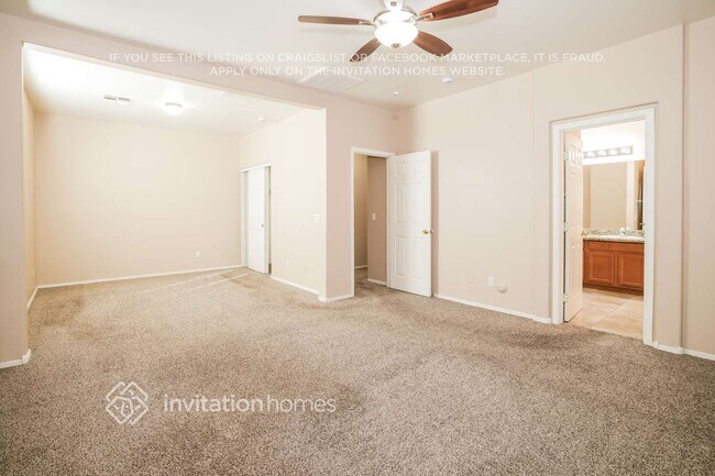 Building Photo - 6805 S 70th Dr