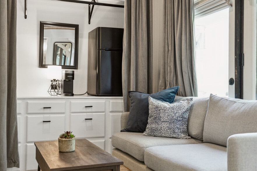 Building Photo - 33 Cannon St