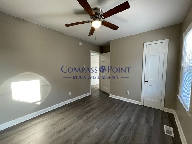 Building Photo - Remodeled 3 bedroom and 2 bath House! Ready for you! FIRST MONTH RENT FREE!!