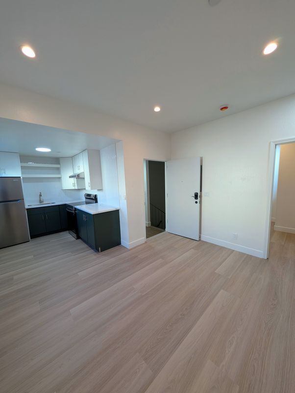 Building Photo - 318 3rd Ln